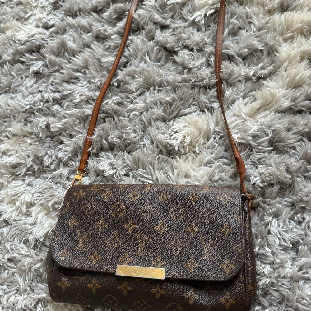 Authentic Louis Vuitton Favorite crossbody